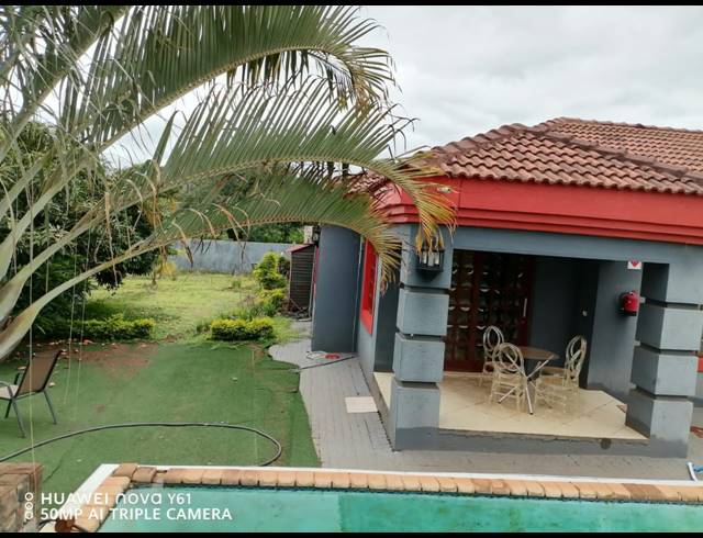 1,200M² GUESTHOUSE FOR SALE IN THOHOYANDOU RURAL